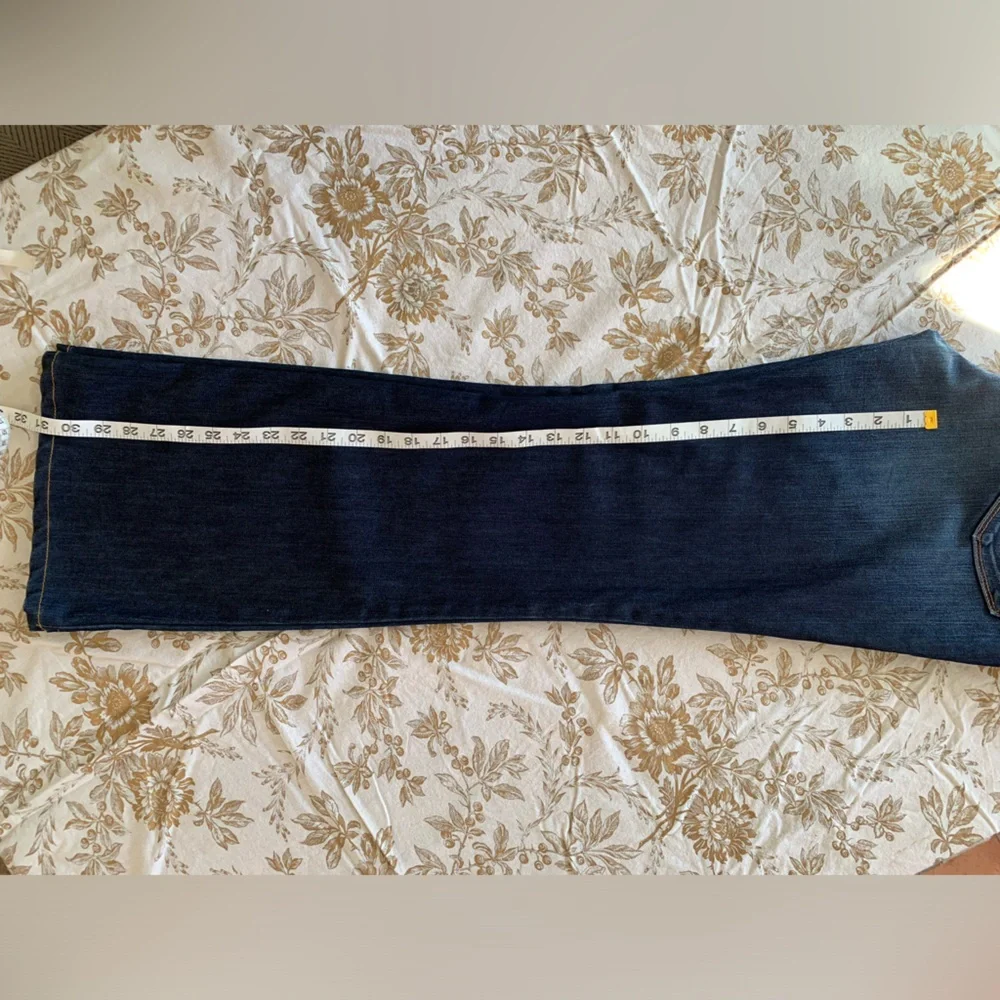 EUC J Brand Mid-Rise Flare Leg Blue Jeans Size 31 - Picture 8 of 8